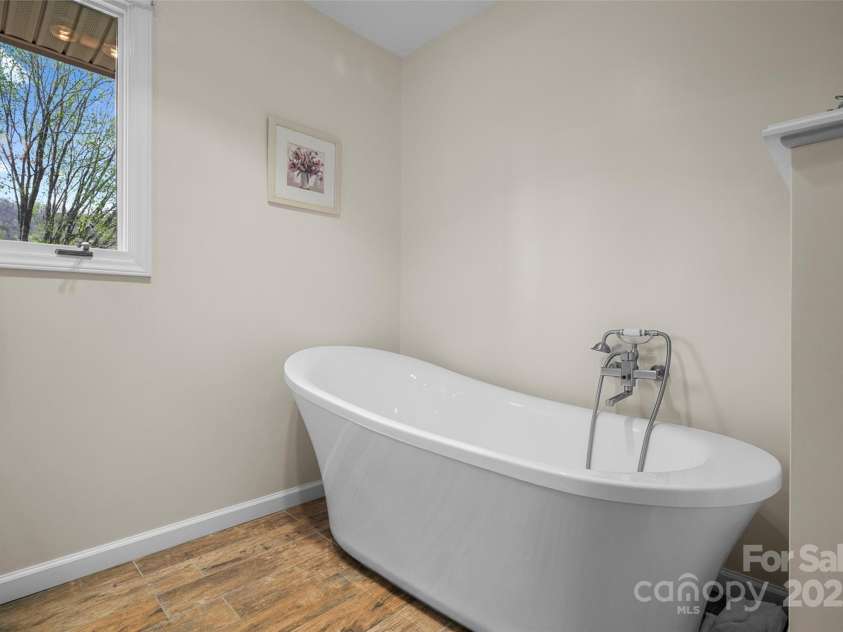 4 Willow View Drive, Mills River, NC 28759.  MLS# CAR4244291, YatesRealty ID 6769. 