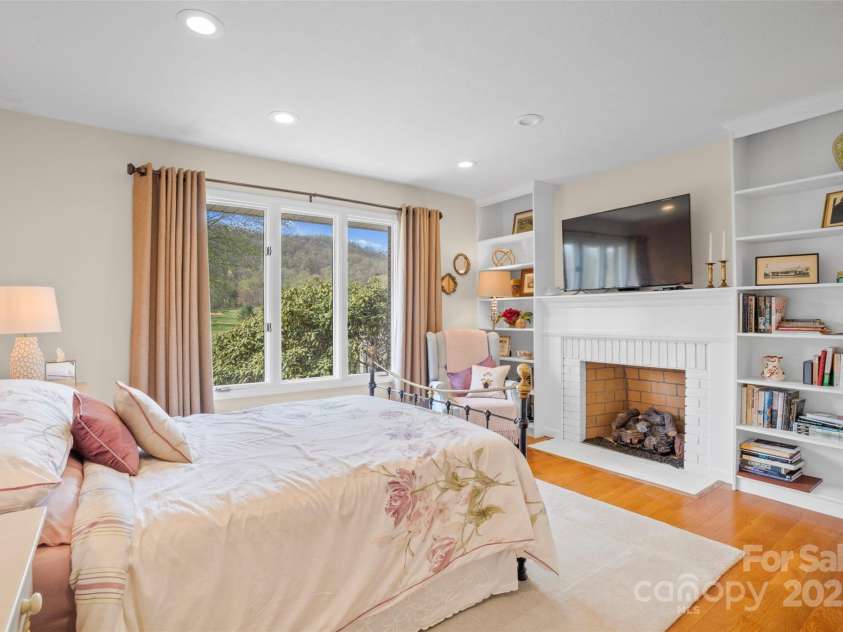 4 Willow View Drive, Mills River, NC 28759.  MLS# CAR4244291, YatesRealty ID 6769. 