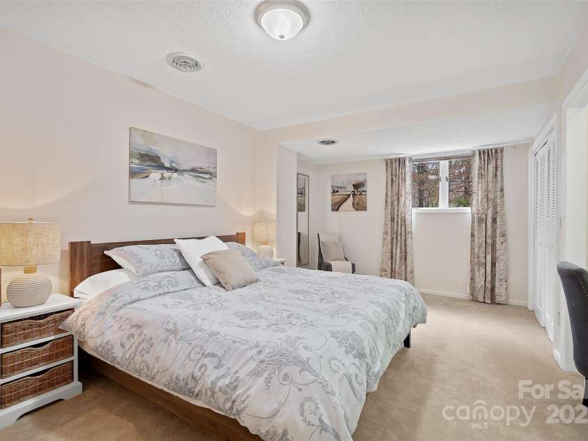 4 Willow View Drive, Mills River, NC 28759.  MLS# CAR4244291, YatesRealty ID 6769. 