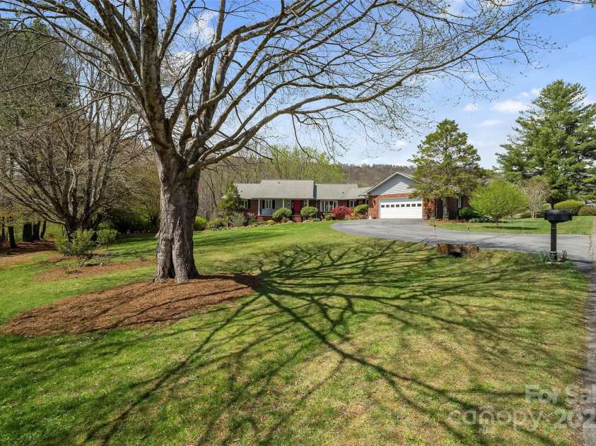 4 Willow View Drive, Mills River, NC 28759.  MLS# CAR4244291, YatesRealty ID 6769. 