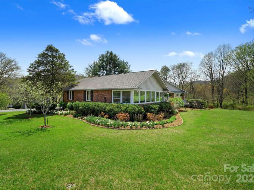 4 Willow View Drive, Mills River, NC 28759.  MLS# CAR4244291, YatesRealty ID 6769. 