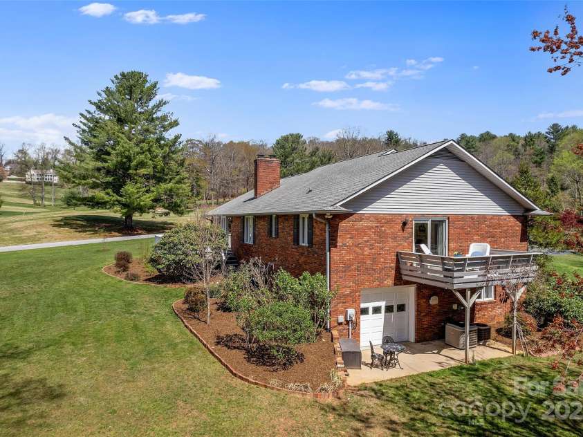 4 Willow View Drive, Mills River, NC 28759.  MLS# CAR4244291, YatesRealty ID 6769. 