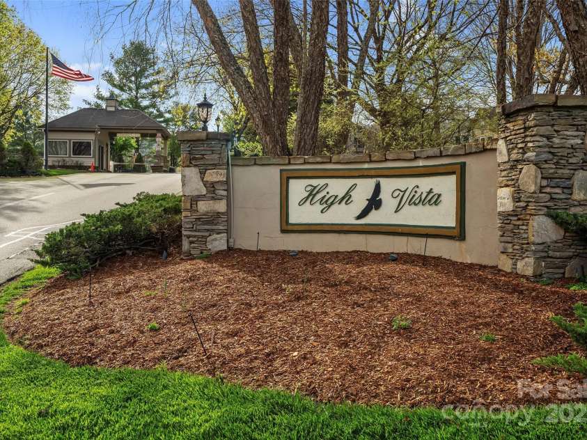 4 Willow View Drive, Mills River, NC 28759.  MLS# CAR4244291, YatesRealty ID 6769. Welcome to High Vista