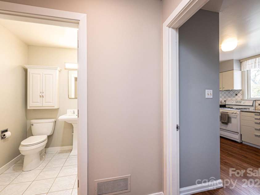 141 36th Avenue, Hickory, NC 28601.  MLS# CAR4317550, YatesRealty ID 677. #1 Full Bath