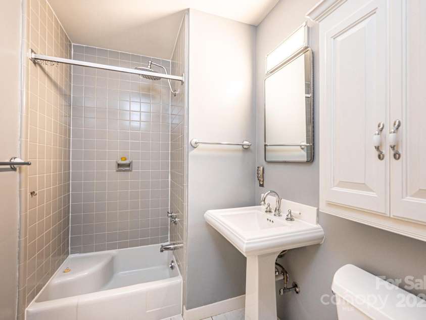 141 36th Avenue, Hickory, NC 28601.  MLS# CAR4317550, YatesRealty ID 677. #2 Full Bath