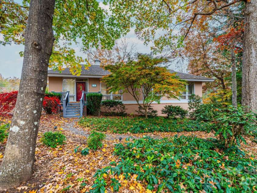 141 36th Avenue, Hickory, NC 28601.  MLS# CAR4317550, YatesRealty ID 677. 