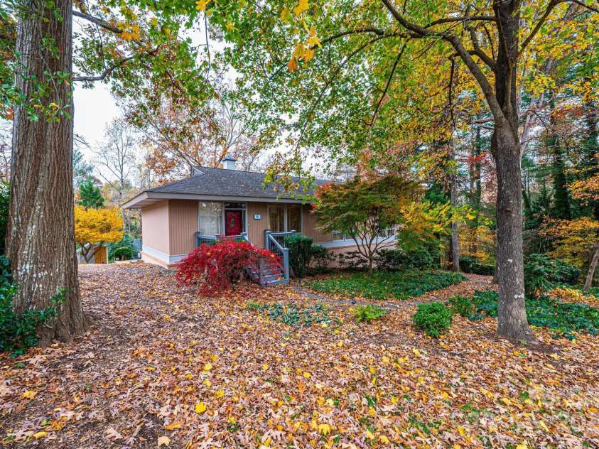 141 36th Avenue, Hickory, NC 28601.  MLS# CAR4317550, YatesRealty ID 677. 