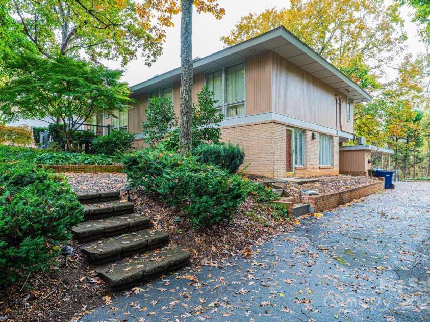 141 36th Avenue, Hickory, NC 28601.  MLS# CAR4317550, YatesRealty ID 677. 