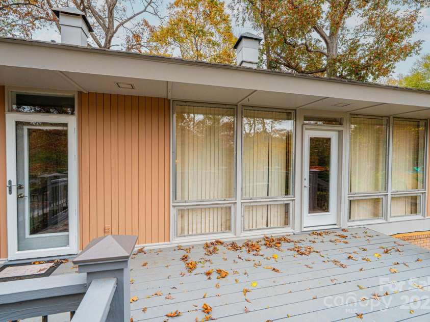 141 36th Avenue, Hickory, NC 28601.  MLS# CAR4317550, YatesRealty ID 677. 