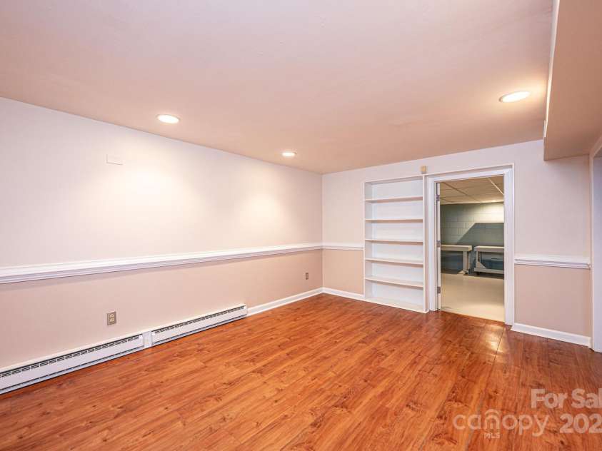 141 36th Avenue, Hickory, NC 28601.  MLS# CAR4317550, YatesRealty ID 677. 