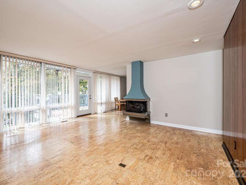 141 36th Avenue, Hickory, NC 28601.  MLS# CAR4317550, YatesRealty ID 677. Family Room