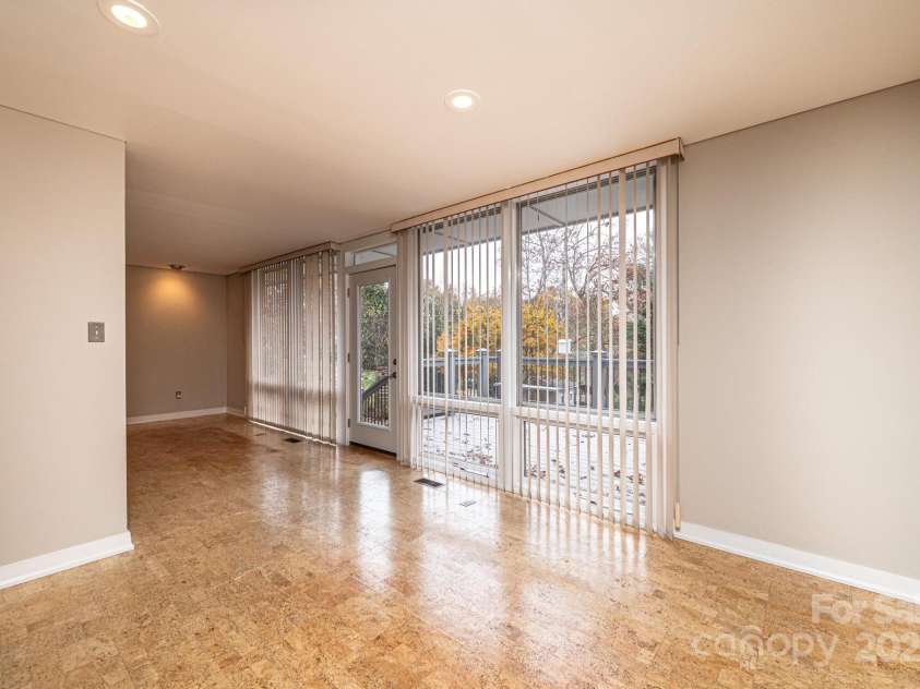 141 36th Avenue, Hickory, NC 28601.  MLS# CAR4317550, YatesRealty ID 677. Formal Dining