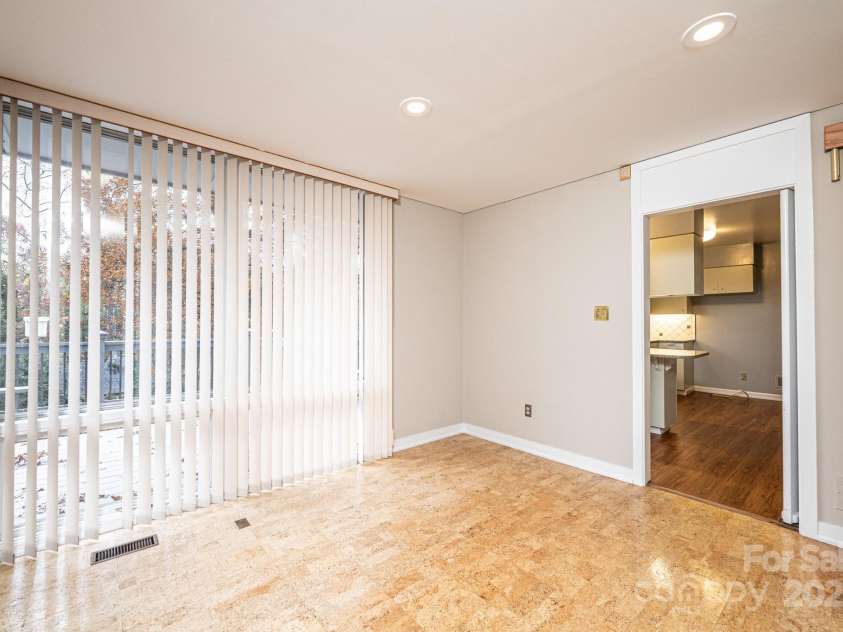 141 36th Avenue, Hickory, NC 28601.  MLS# CAR4317550, YatesRealty ID 677. Formal Dining