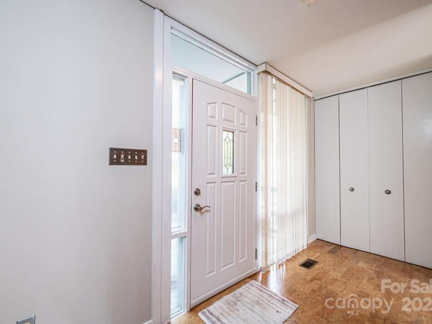 141 36th Avenue, Hickory, NC 28601.  MLS# CAR4317550, YatesRealty ID 677. Front Foyer