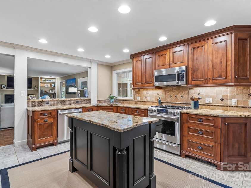102 Parkland Street, Morganton, NC 28655.  MLS# CAR4223171, YatesRealty ID 6770. 