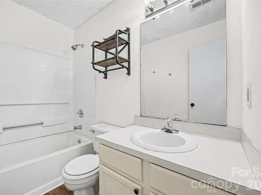 1548 Brentfield Drive, Rock Hill, SC 29732.  MLS# CAR4360983, YatesRealty ID 6772. Primary Bathroom