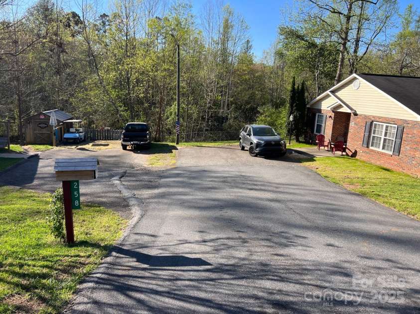 256 Park Place, Morganton, NC 28655.  MLS# CAR4247483, YatesRealty ID 6772. 