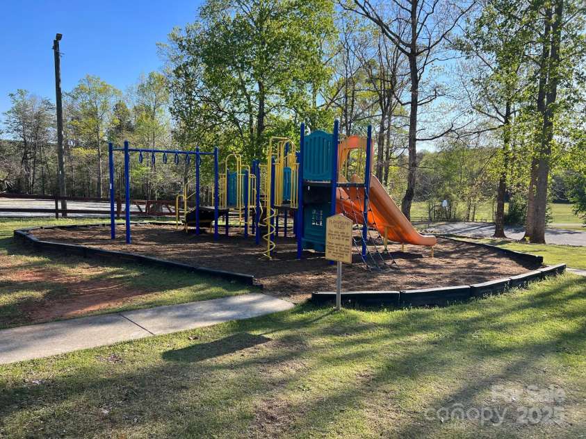 256 Park Place, Morganton, NC 28655.  MLS# CAR4247483, YatesRealty ID 6772. 