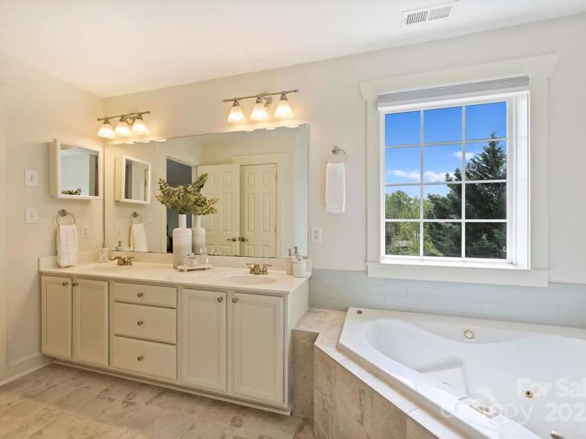 1824 Hall Avenue, Charlotte, NC 28205.  MLS# CAR4245014, YatesRealty ID 6773. 