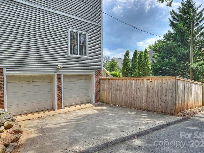 1824 Hall Avenue, Charlotte, NC 28205.  MLS# CAR4245014, YatesRealty ID 6773. Attached two car garage