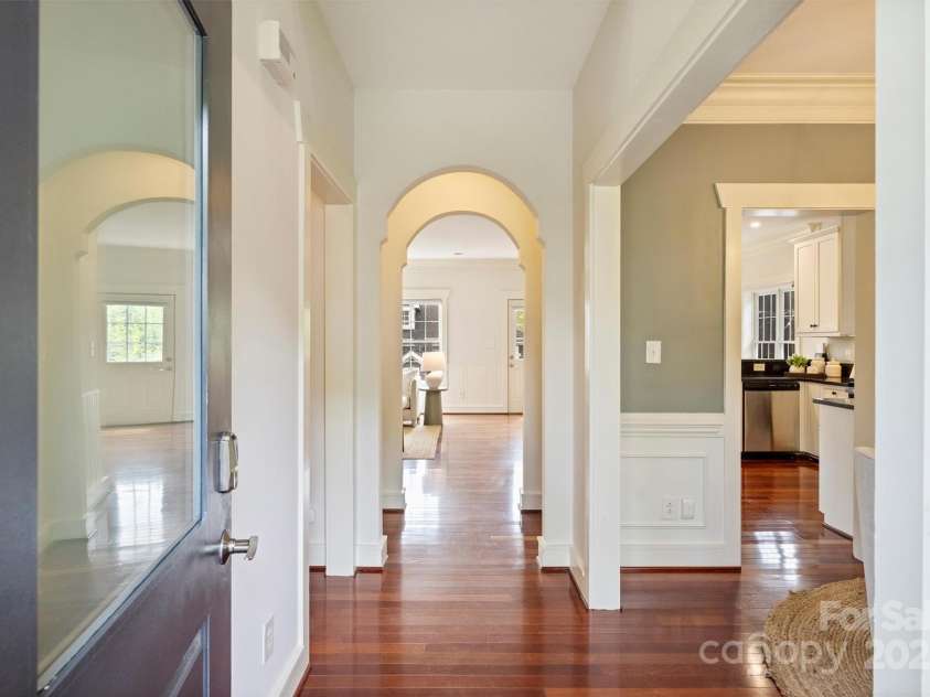 1824 Hall Avenue, Charlotte, NC 28205.  MLS# CAR4245014, YatesRealty ID 6773. Entryway
