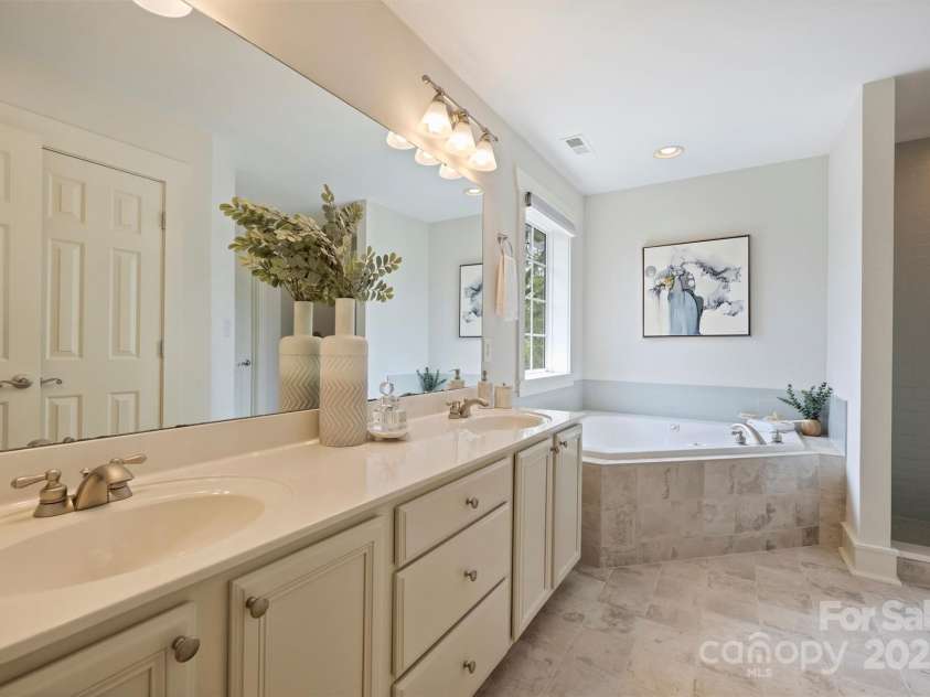 1824 Hall Avenue, Charlotte, NC 28205.  MLS# CAR4245014, YatesRealty ID 6773. Updated ensuite primary bathroom