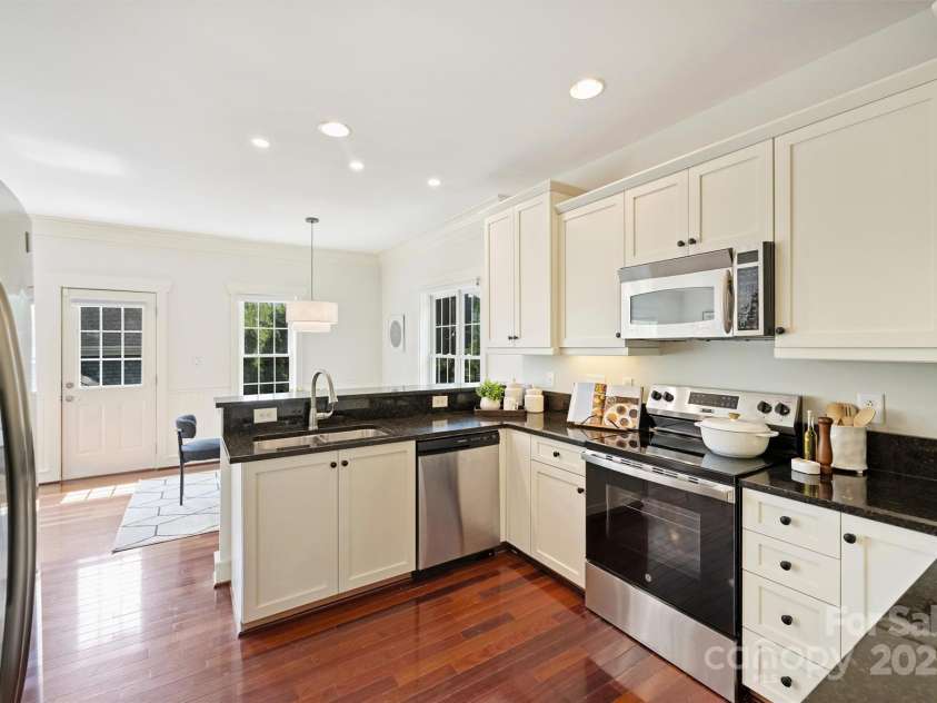 1824 Hall Avenue, Charlotte, NC 28205.  MLS# CAR4245014, YatesRealty ID 6773. Updated kitchen