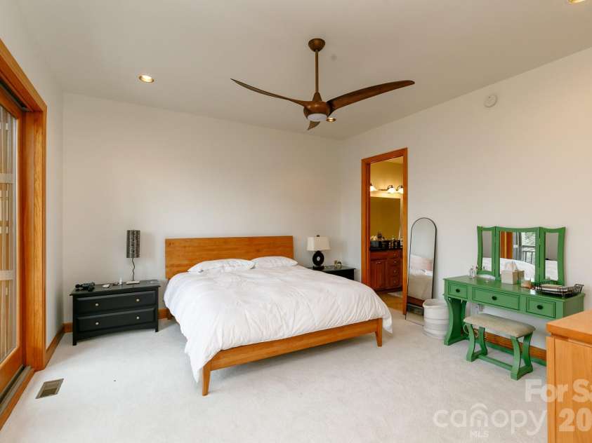 528 Andrew Banks Road, Burnsville, NC 28714.  MLS# CAR4357866, YatesRealty ID 6773. 