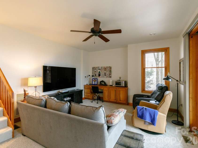 528 Andrew Banks Road, Burnsville, NC 28714.  MLS# CAR4357866, YatesRealty ID 6773. 