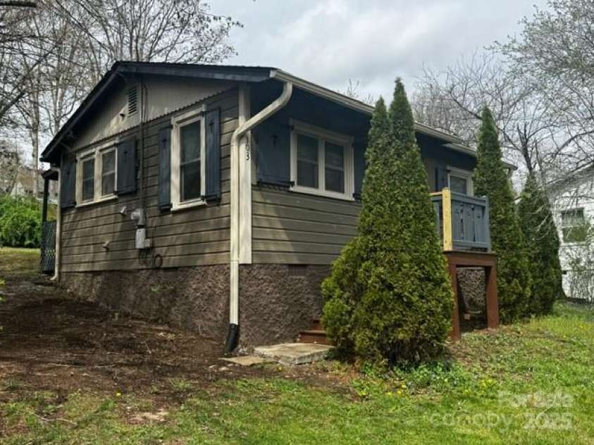 103 Gragg Street, Black Mountain, NC 28711.  MLS# CAR4243480, YatesRealty ID 6775. Front View