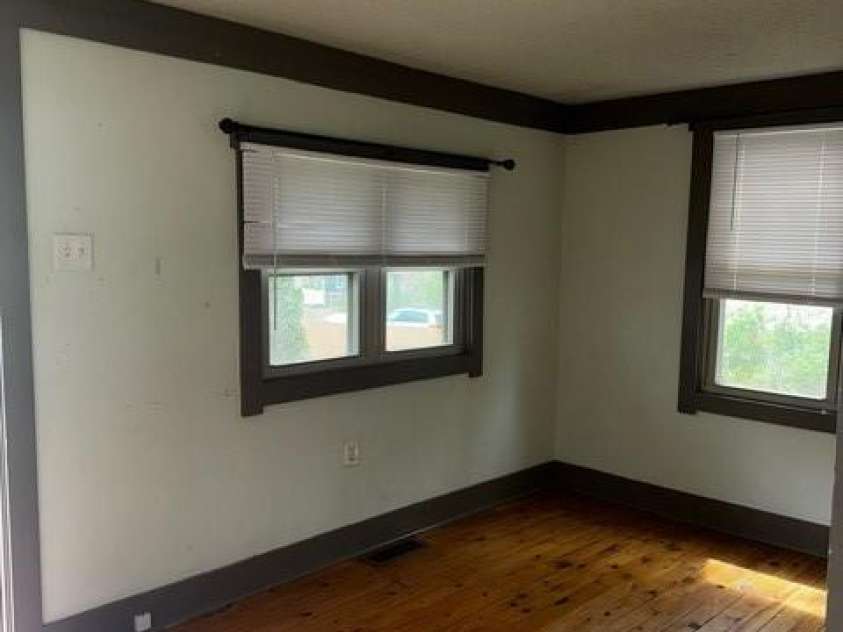 103 Gragg Street, Black Mountain, NC 28711.  MLS# CAR4243480, YatesRealty ID 6775. Living Room