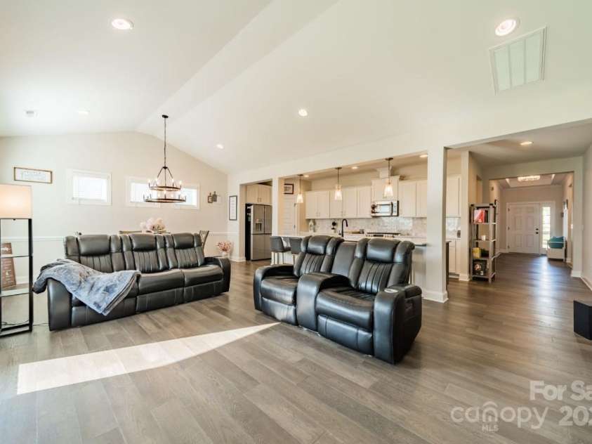 5014 Painswick Place, Charlotte, NC 28215.  MLS# CAR4196384, YatesRealty ID 6779. 