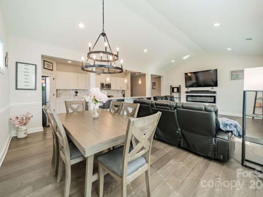 5014 Painswick Place, Charlotte, NC 28215.  MLS# CAR4196384, YatesRealty ID 6779. 