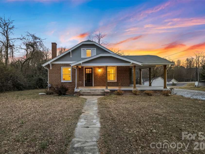 2523 Kool Park Road, Hickory, NC 28601.  MLS# CAR4329141, YatesRealty ID 678. 