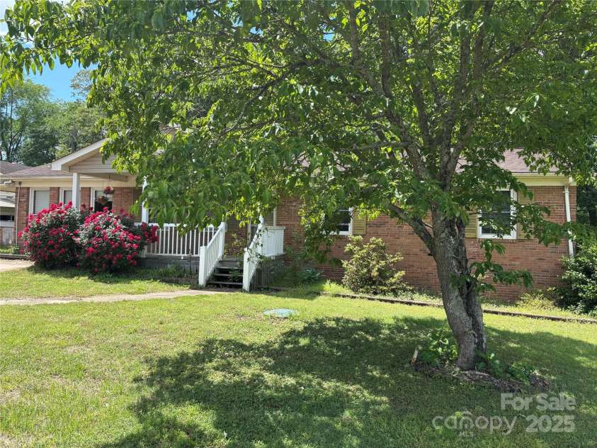 784 Crestmont Drive, Concord, NC 28025.  MLS# CAR4219608, YatesRealty ID 678. 