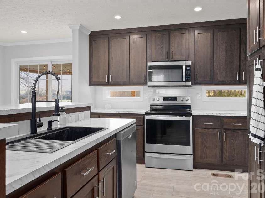 105 Stormy Way, Waynesville, NC 28785.  MLS# CAR4360407, YatesRealty ID 6780. Kitchen