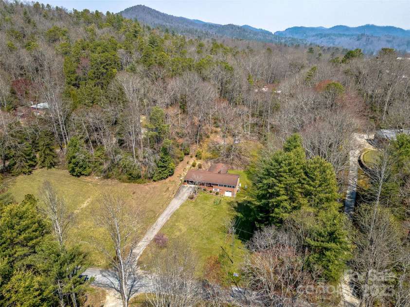 160 Tanglewood Heights, Brevard, NC 28712.  MLS# CAR4230494, YatesRealty ID 6781. 