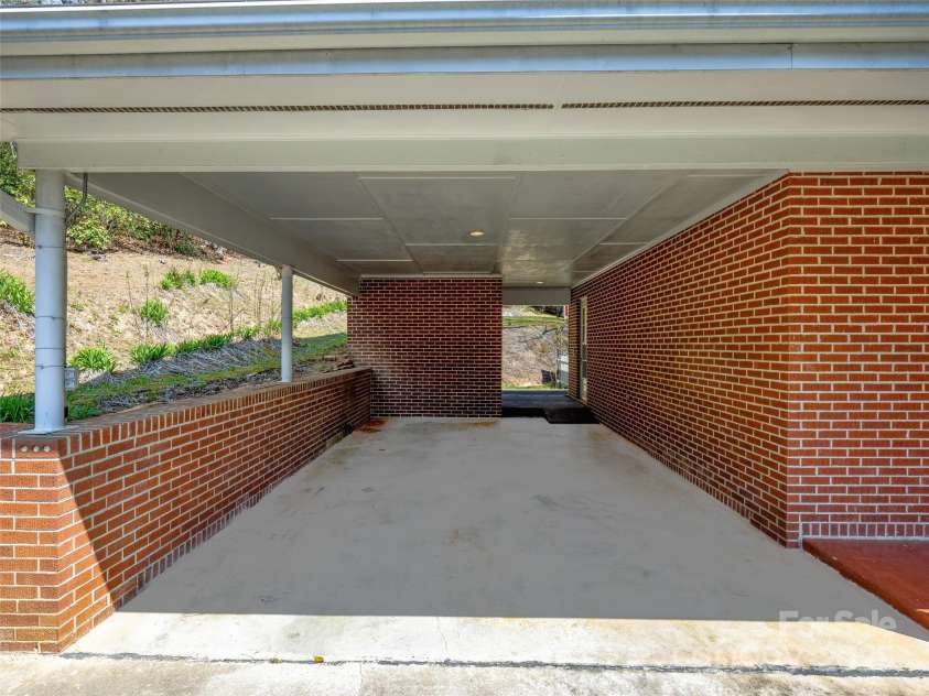 160 Tanglewood Heights, Brevard, NC 28712.  MLS# CAR4230494, YatesRealty ID 6781. 