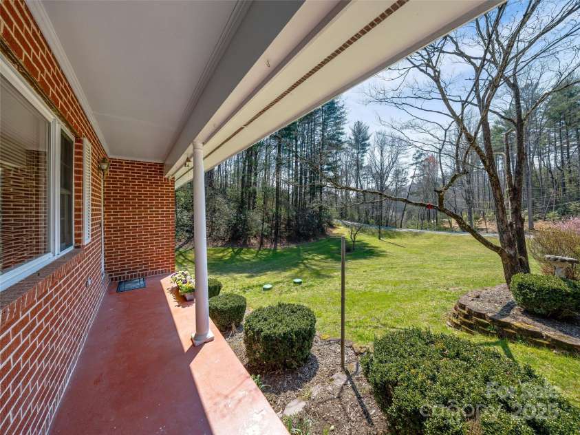 160 Tanglewood Heights, Brevard, NC 28712.  MLS# CAR4230494, YatesRealty ID 6781. 