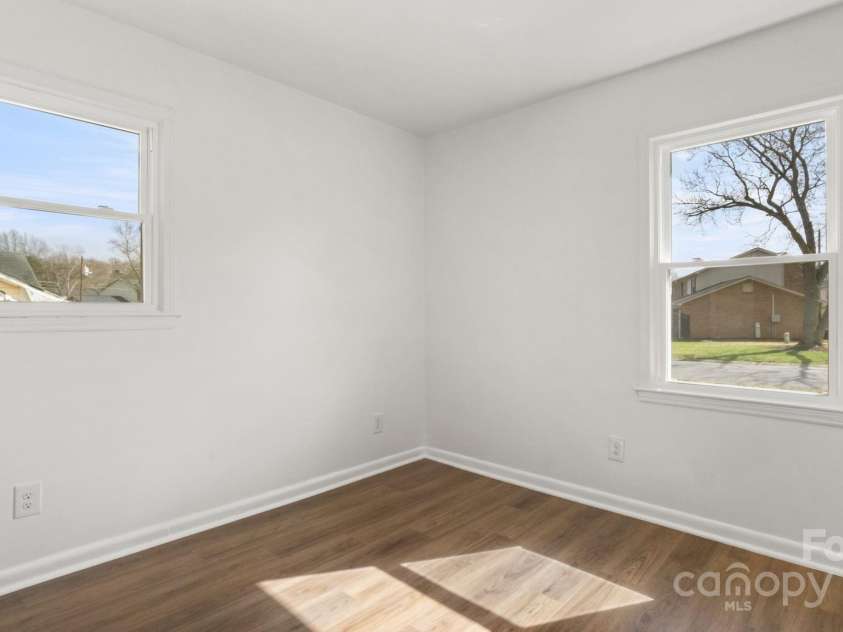 2509 Lanecrest Drive, Charlotte, NC 28215.  MLS# CAR4228955, YatesRealty ID 6783. 3rd bedroom