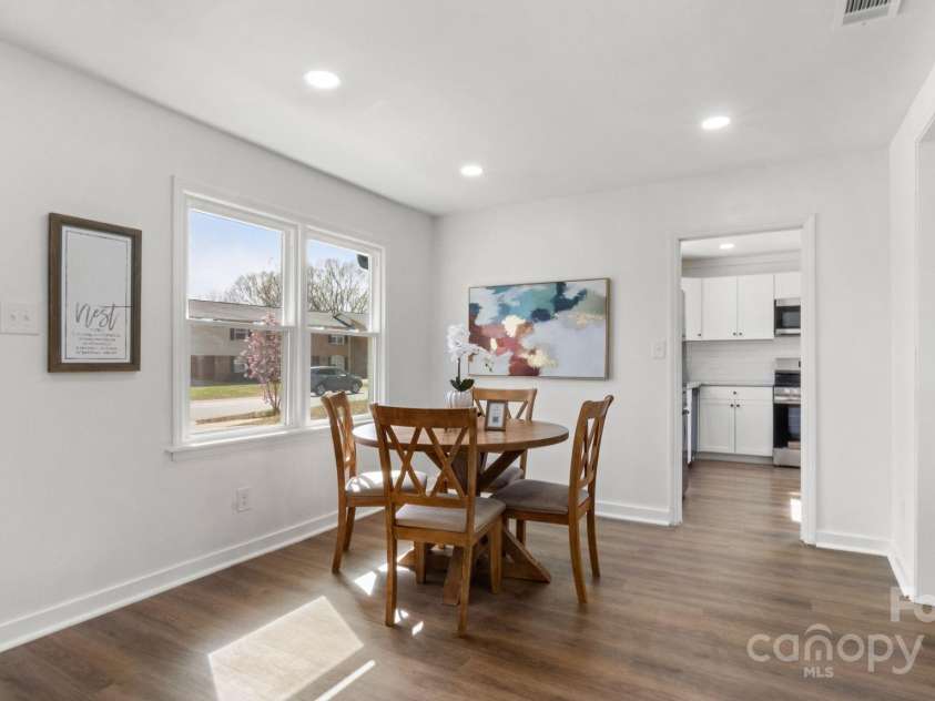 2509 Lanecrest Drive, Charlotte, NC 28215.  MLS# CAR4228955, YatesRealty ID 6783. Brand new windows throughout!