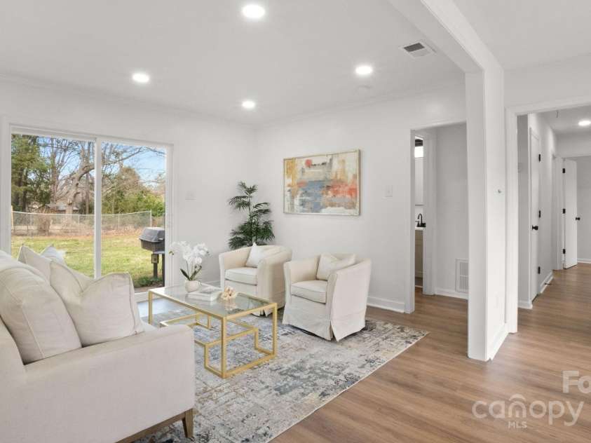 2509 Lanecrest Drive, Charlotte, NC 28215.  MLS# CAR4228955, YatesRealty ID 6783. Freshly painted interior