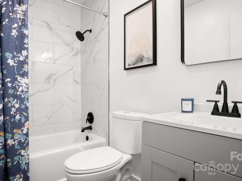 2509 Lanecrest Drive, Charlotte, NC 28215.  MLS# CAR4228955, YatesRealty ID 6783. Hall bathroom with tub/shower fresh and renovated