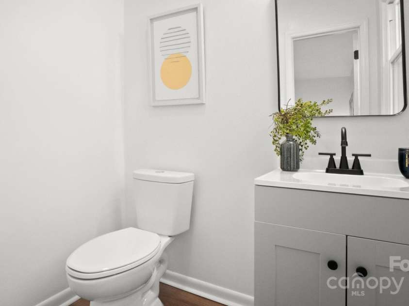 2509 Lanecrest Drive, Charlotte, NC 28215.  MLS# CAR4228955, YatesRealty ID 6783. Primary ensuite bath