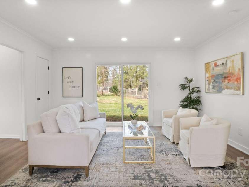 2509 Lanecrest Drive, Charlotte, NC 28215.  MLS# CAR4228955, YatesRealty ID 6783. Spacious bright living room opens to backyard through new sliding door