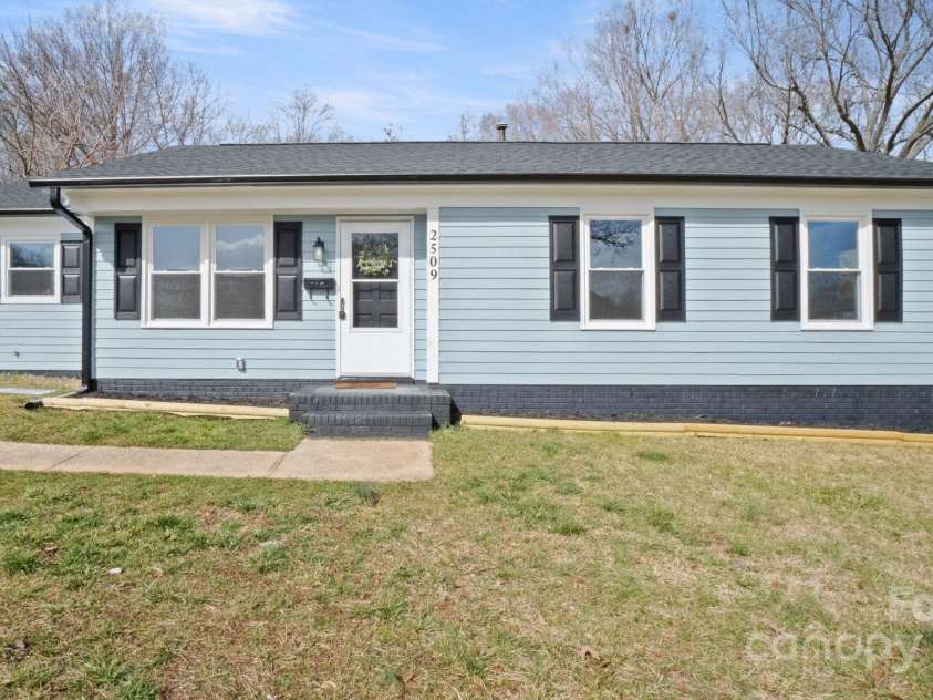 2509 Lanecrest Drive, Charlotte, NC 28215.  MLS# CAR4228955, YatesRealty ID 6783. Welcome home to 2509 Lanecrest!`