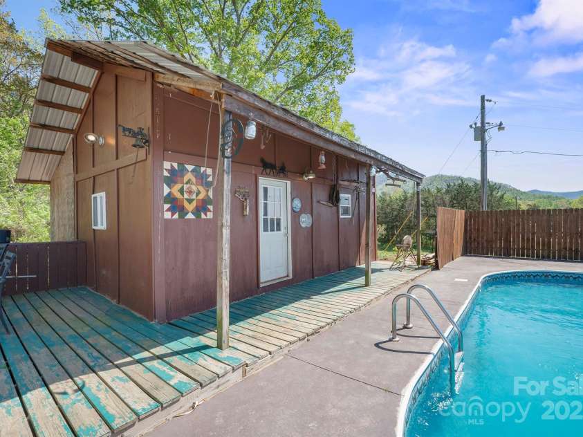 1685 Major Hill Drive, Morganton, NC 28655.  MLS# CAR4247918, YatesRealty ID 6784. 