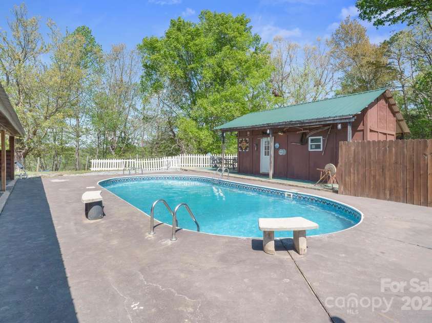 1685 Major Hill Drive, Morganton, NC 28655.  MLS# CAR4247918, YatesRealty ID 6784. 