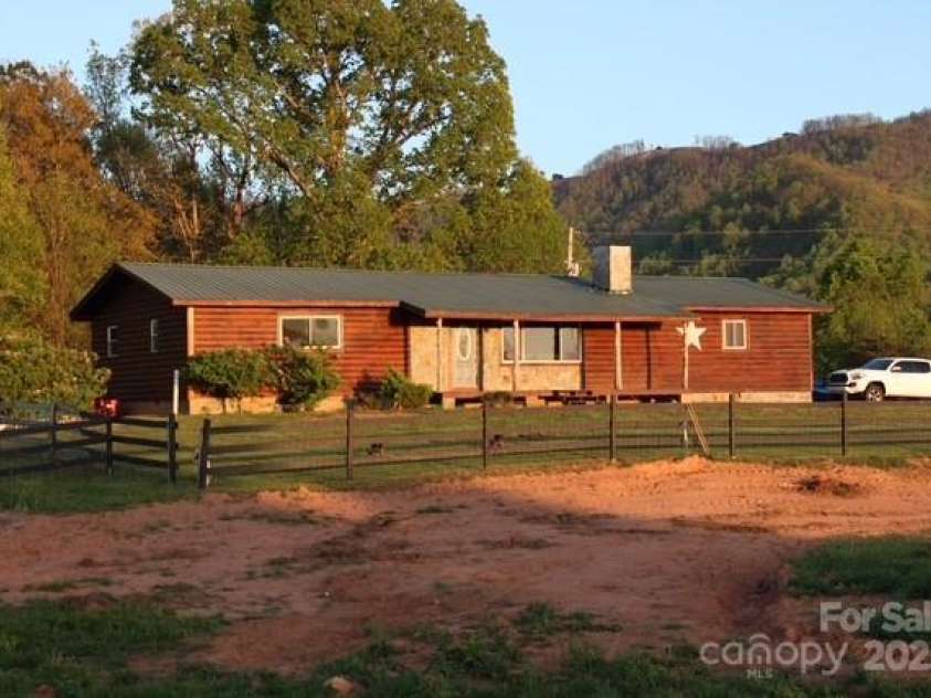 1685 Major Hill Drive, Morganton, NC 28655.  MLS# CAR4247918, YatesRealty ID 6784. 