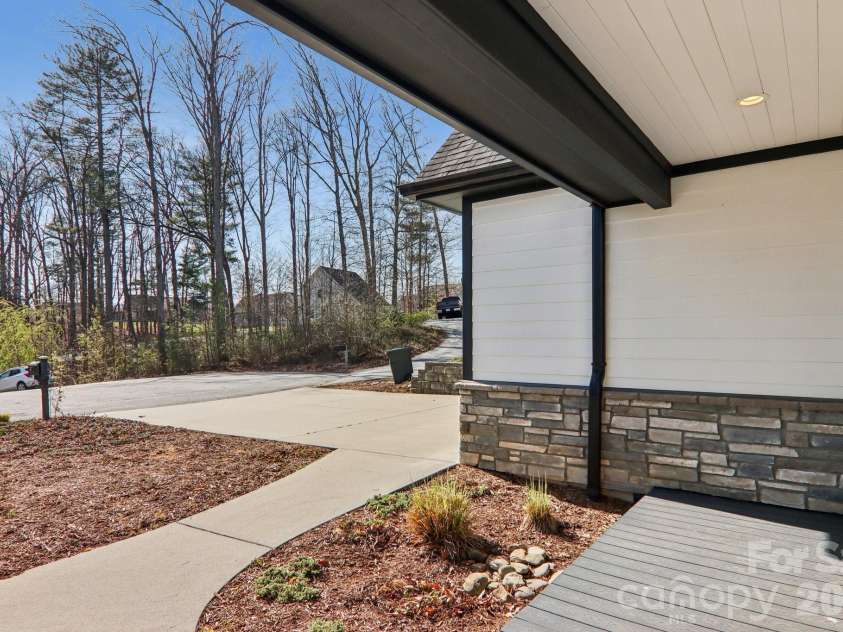 98 Hamilton Woods Lane, Etowah, NC 28729.  MLS# CAR4362971, YatesRealty ID 6786. 